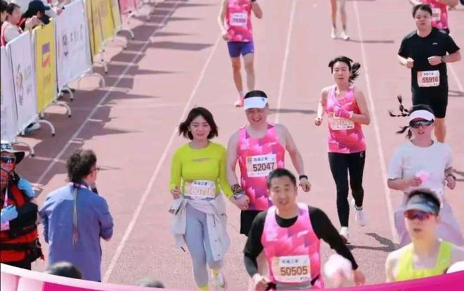 炸裂！燕冬萍对男人的伤害还在无锡马拉松野鸳鸯事件又来补刀(图7)